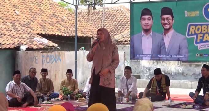 Heboh, Sosialisasi Paslon No. 1 di RW 06 Disambut Teriakan “Ganteng” dari Emak-Emak