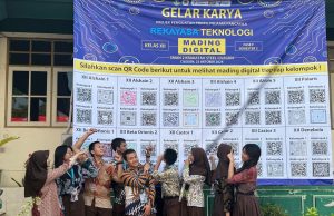 Inovasi Mading Digital, Siswa Kelas 12 SMAN 2 KS Cilegon Curi Perhatian di Edu Fair dan Gebyar Literasi