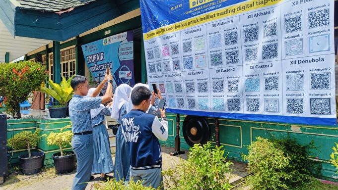 Innovation in Digital Bulletin Boards, 12th Grade Students of SMAN 2 KS Cilegon Capture Attention at P5 Exhibition