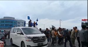 Ribuan Warga Cilegon Demo PT LOTTE Chemical Indonesia, Tuntut Serap Tenaga Kerja Lokal 70 Persen