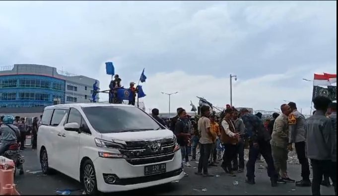 Ribuan Warga Cilegon Demo PT LOTTE Chemical Indonesia, Tuntut Serap Tenaga Kerja Lokal 70 Persen
