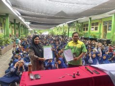 RATUSAN SISWA MTs N 2 KOTA CILEGON ANTUSIAS KUMPULKAN MINYAK JELANTAH