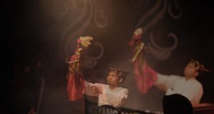 Collaborative Wayang Performance “Oemoen with Sepoetjoek Soeratnja” by Wayang Nganjor Indonesia