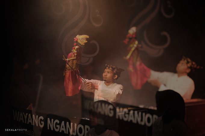Collaborative Wayang Performance “Oemoen with Sepoetjoek Soeratnja” by Wayang Nganjor Indonesia
