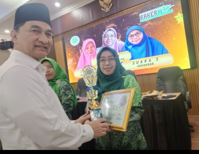 Dua Guru MAN 1 Kota Cilegon Raih Juara Lomba Cerpen PGM-Indonesia ke-17