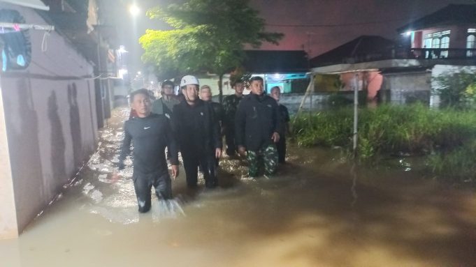 Cilegon City Council Speaker Conducts On-Site Assessment of Flood-Affected Areas in Jombang and Cibeber