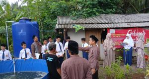 SMPIT Insantama Cilegon Gelar LMT 3, Siswa Lakukan Analisis SWOT di Desa Sukadalem