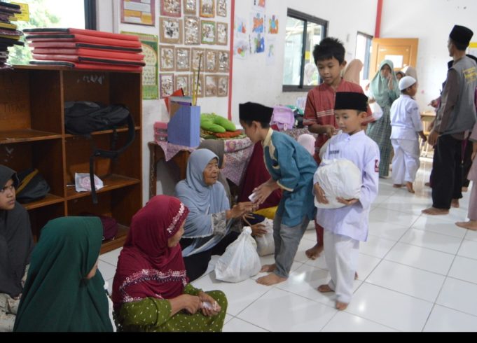 SIT Insantama Cilegon Gelar Bakti Sosial dan Iftar Jama’i, Tebar Kepedulian di Bulan Ramadhan